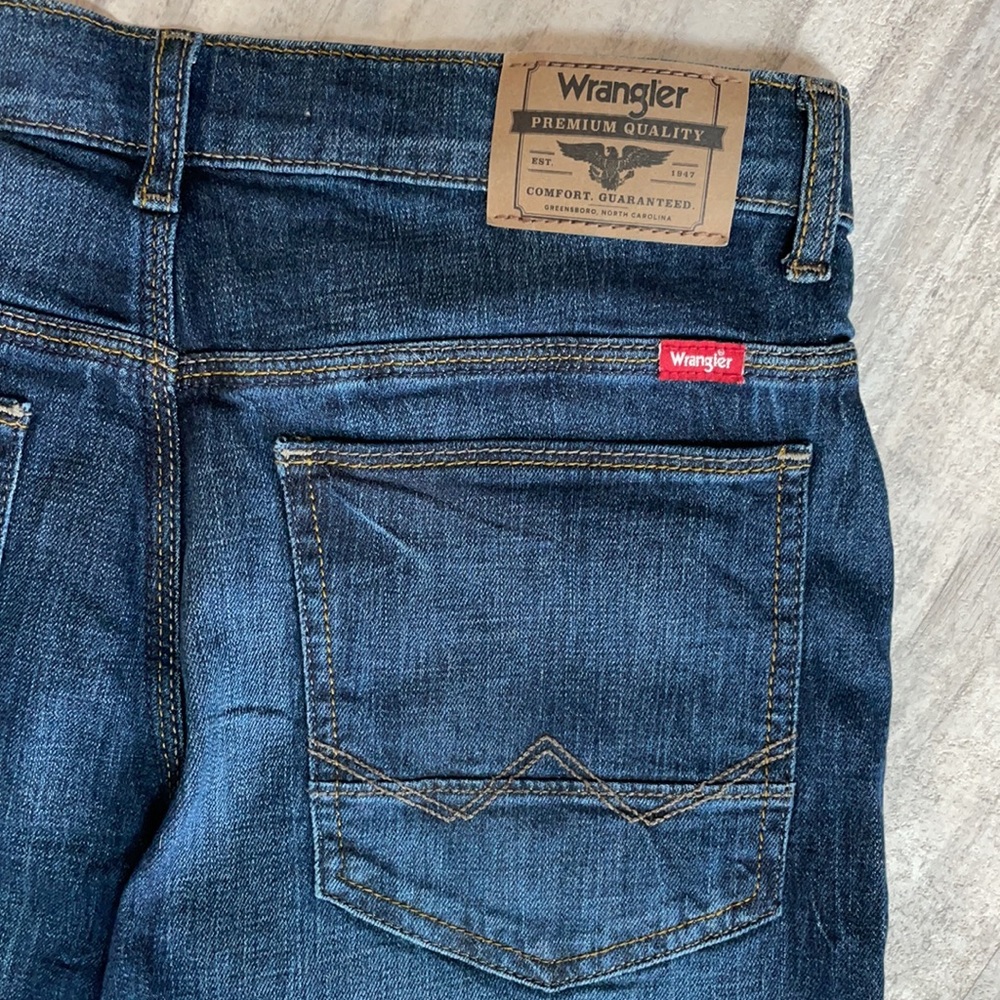 NWT sz 4 Wrangler Boy’s Taper Fit Jean - Picture 8 of 8
